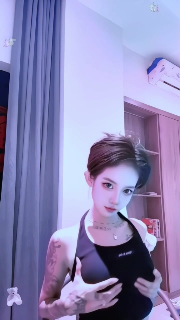 7万粉丝抖音擦边网红七七大魔王qqny私拍福利外流