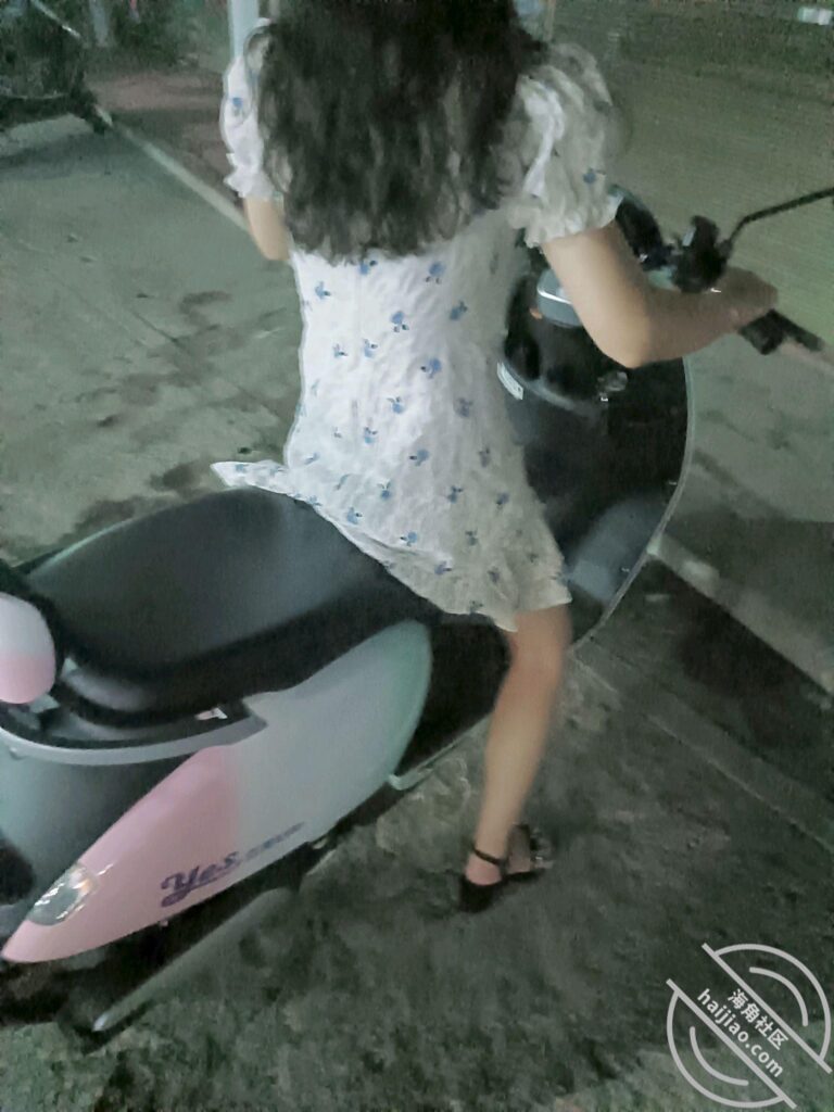 [长篇连载:我的龙凤胎妹妹]每天穿个睡衣在我面前晃实在扛不住了-来自海角社区的真实故事经历