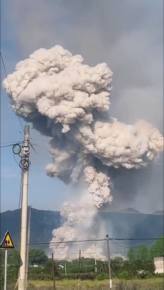 湖南浏阳烟花厂突发严重爆炸事故现场视频流出
