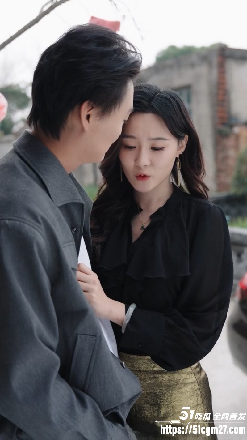 热播短剧清明祭祖撞破老婆的双重人生全集 2