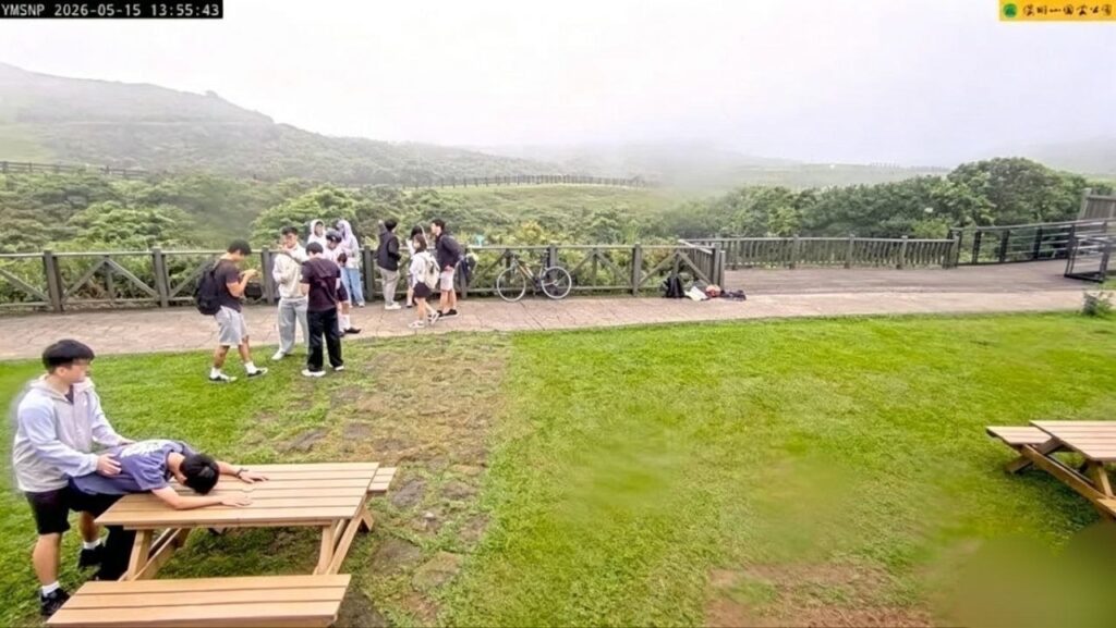 阳明山擎天岗草原24小视频意外拍摄情侣野战作战8分钟完整版