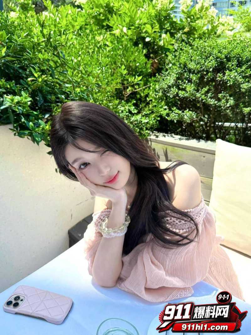 我的枪好长 约炮红色露乳情趣奶妹3