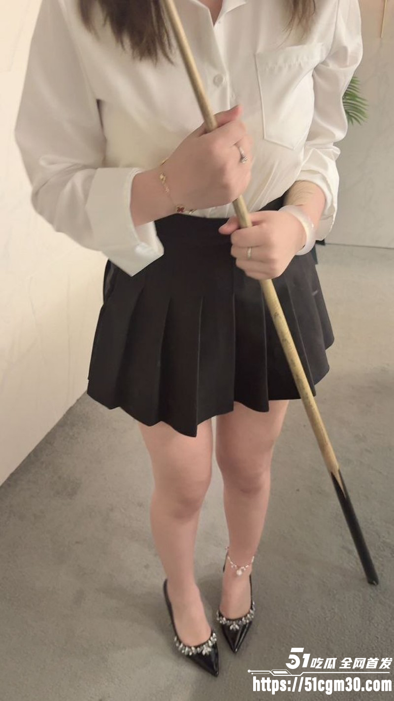 奶子即正义重金拿下18岁巨乳台球助教01 奶子即正义重金拿下18岁巨乳台球助教01