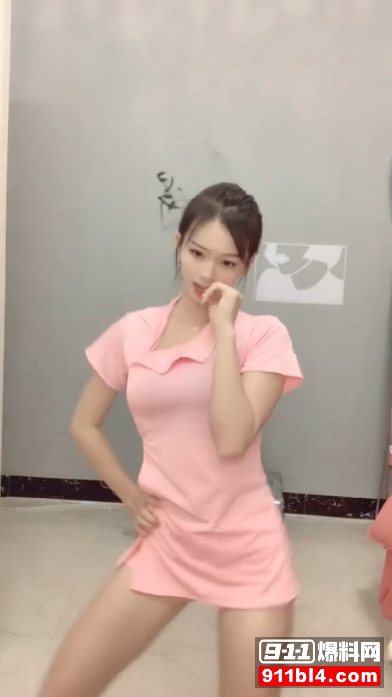 小霜霜巨乳热舞 1
