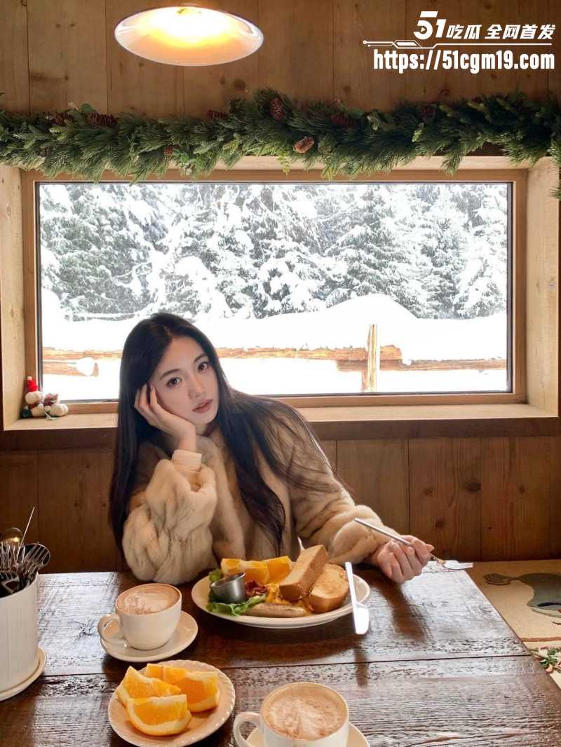 清纯少女遭金主调教私拍 3