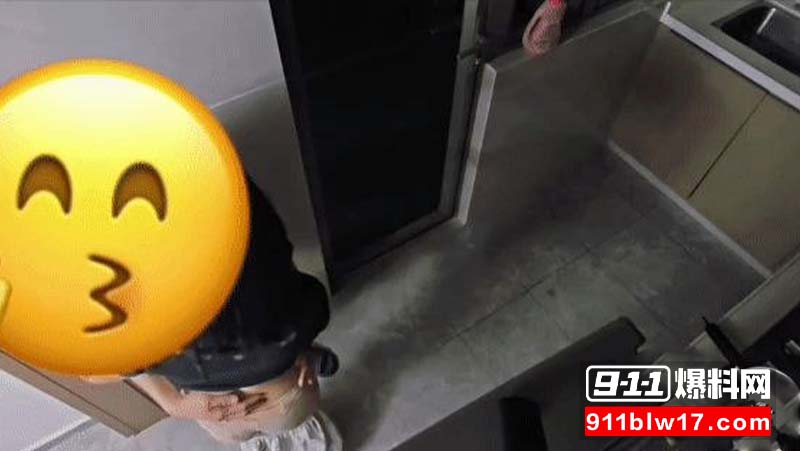 海角乱伦精选 妈妈的骚逼第一次亮相4