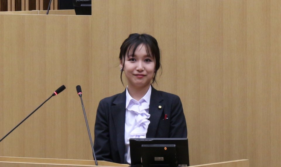 日本埼玉县最美女议员冈本小百合曾下海拍AV原片流出遭对比