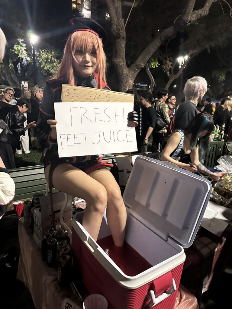 美国加州圣何塞漫展二次元coser现场兜售洗脚水