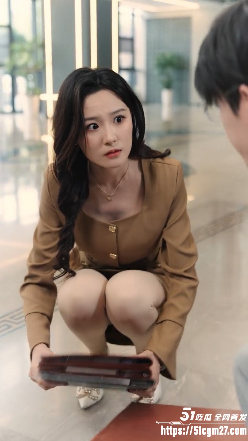 热播短剧清明祭祖撞破老婆的双重人生全集 1