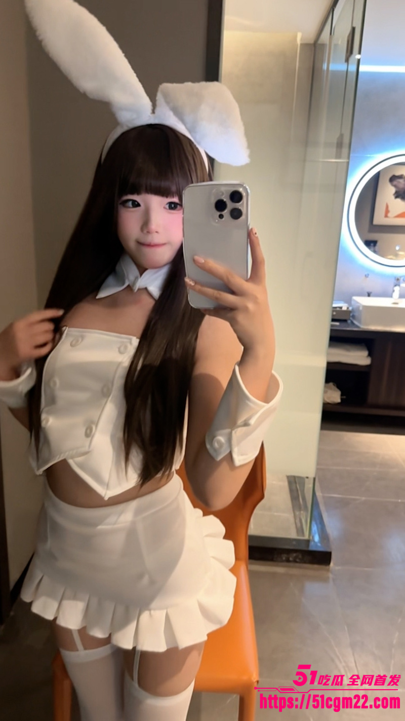 江苏19岁嫩妹 秦奕萱 定制福利 1