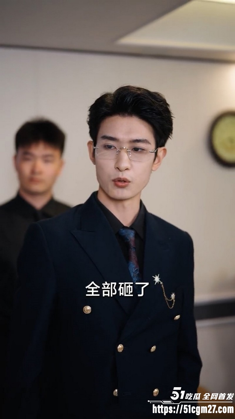 热播短剧清明祭祖撞破老婆的双重人生全集 8