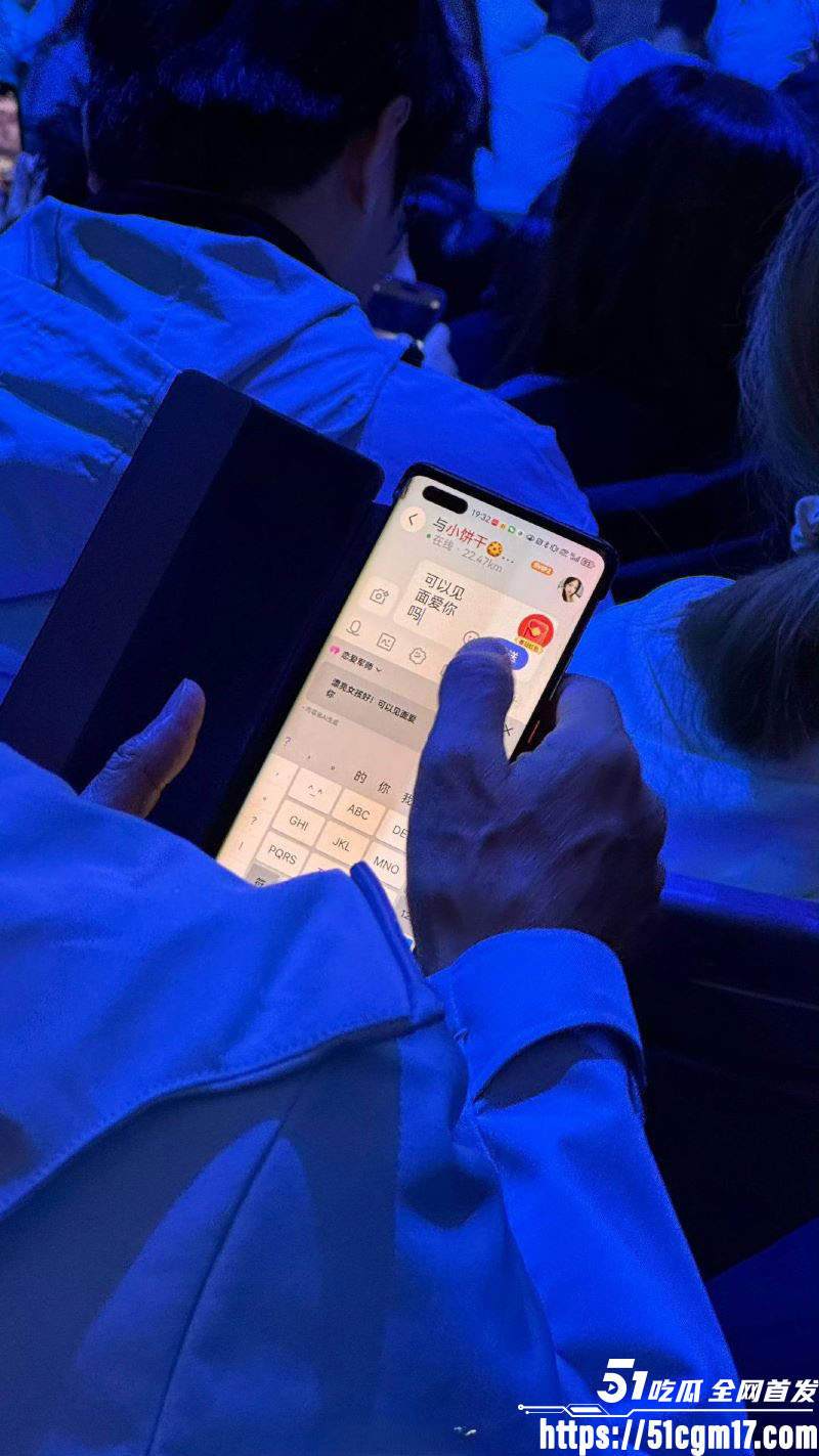 吉利发布会现场老年观众表演约炮 9