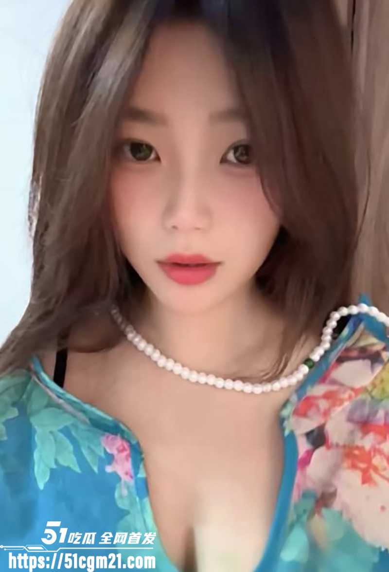 抖音30万粉丝极品G奶御姐苏菲呀与榜一大哥定制私拍流出9拷贝