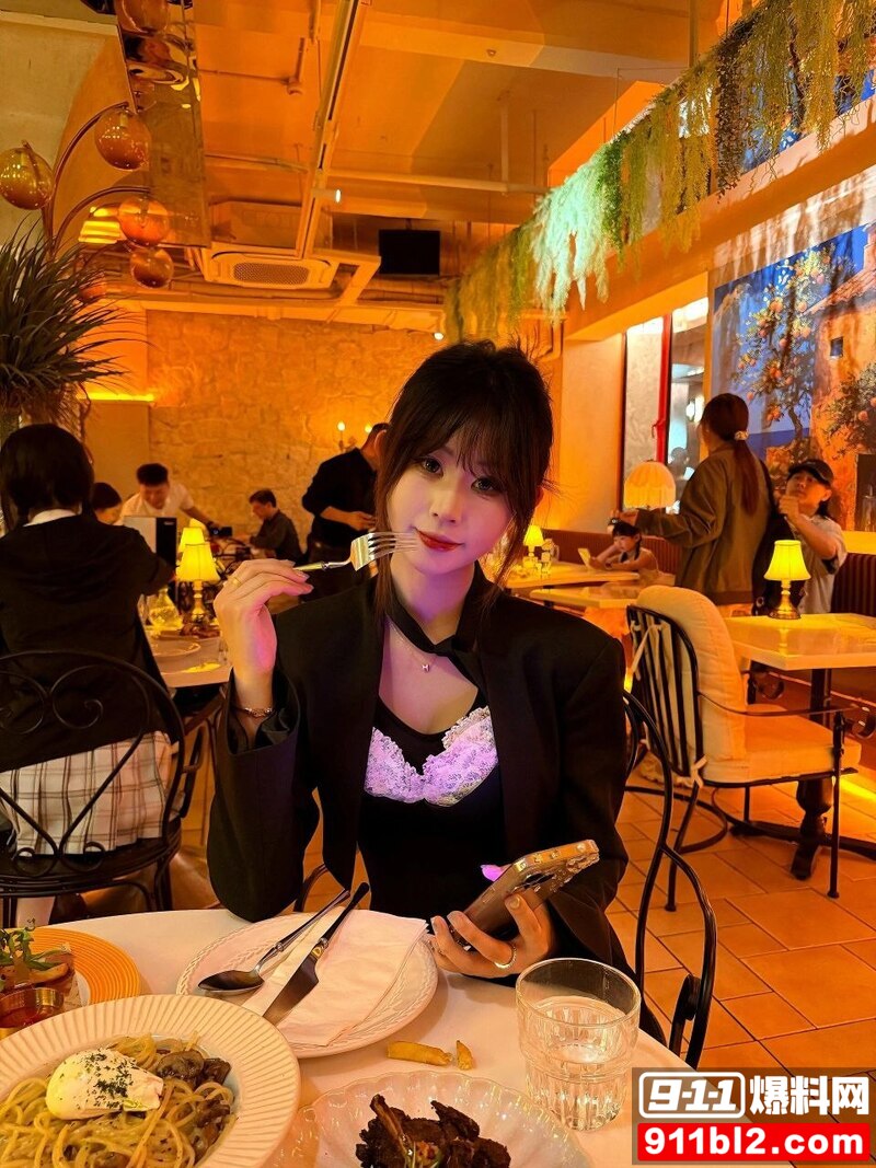 张婧娅开房约炮3