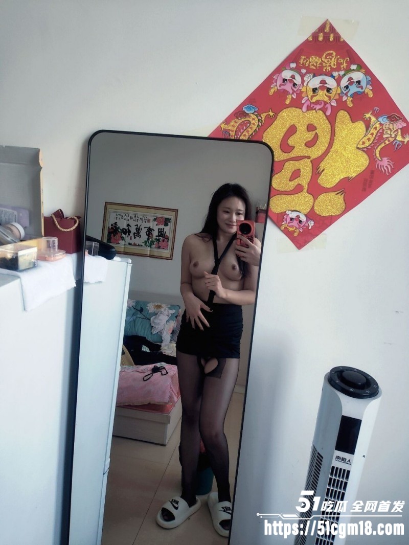 厦门巨乳人妻与老公居家性爱自拍 6