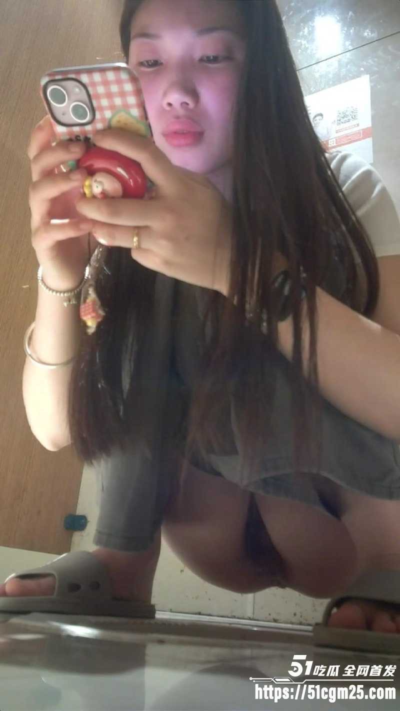 性感小姐全景偷拍  6