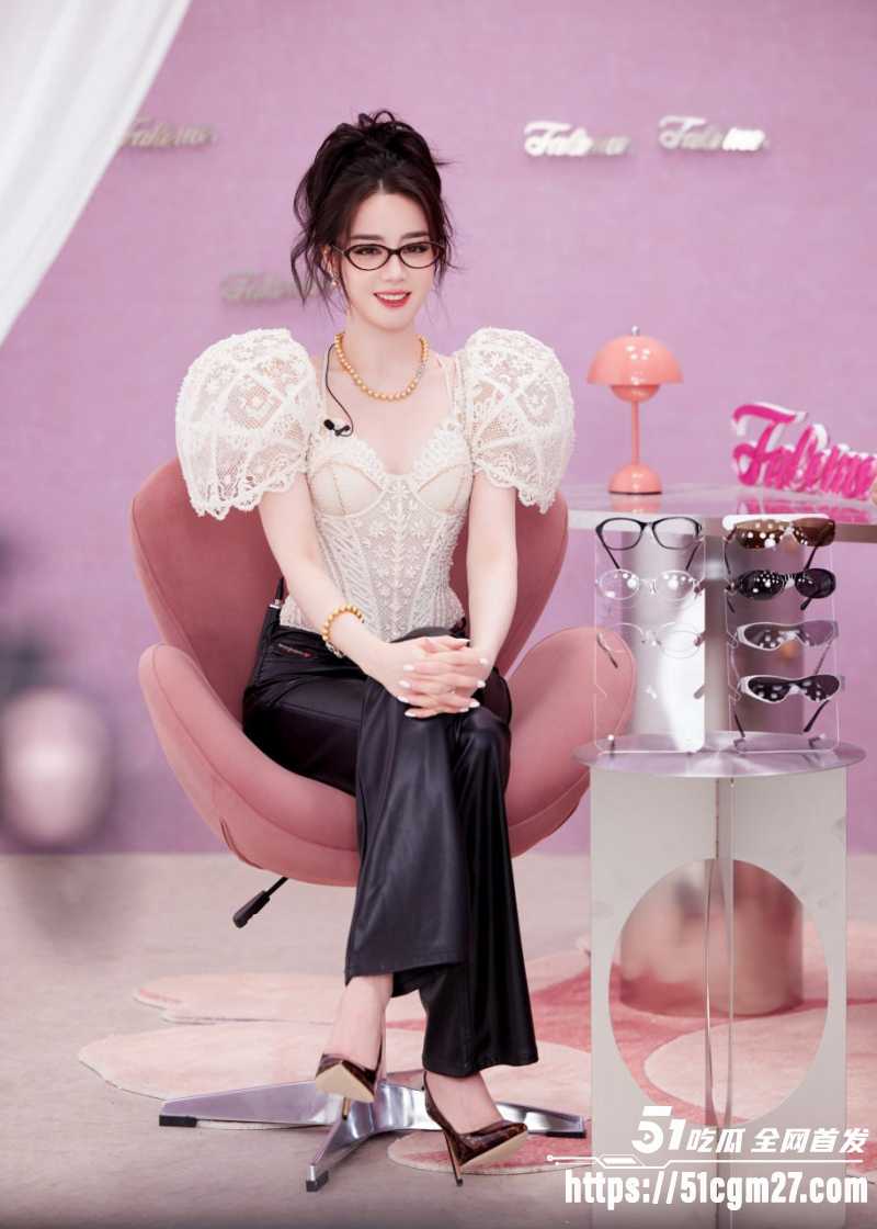 当红流量女神迪丽热巴 6