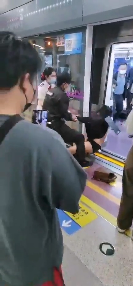 西安地铁拖拽门事件又上热搜疑似细节再度曝光