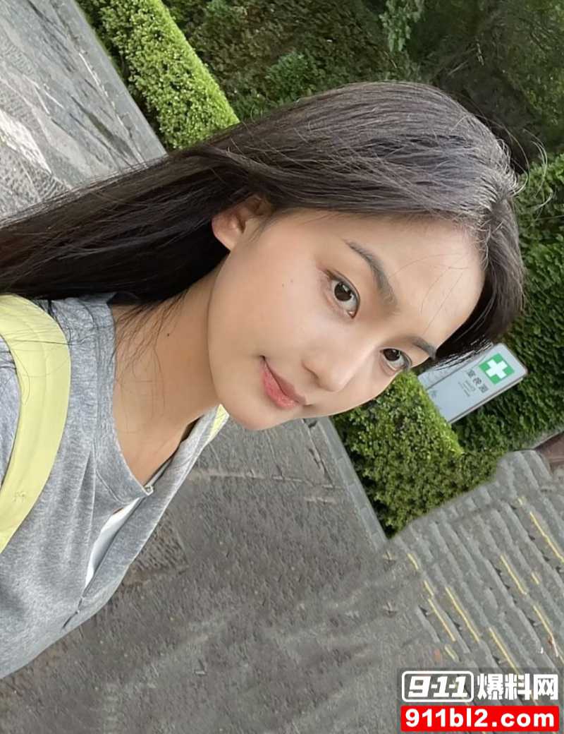 河南理工学院大四美女陈奕涵 12