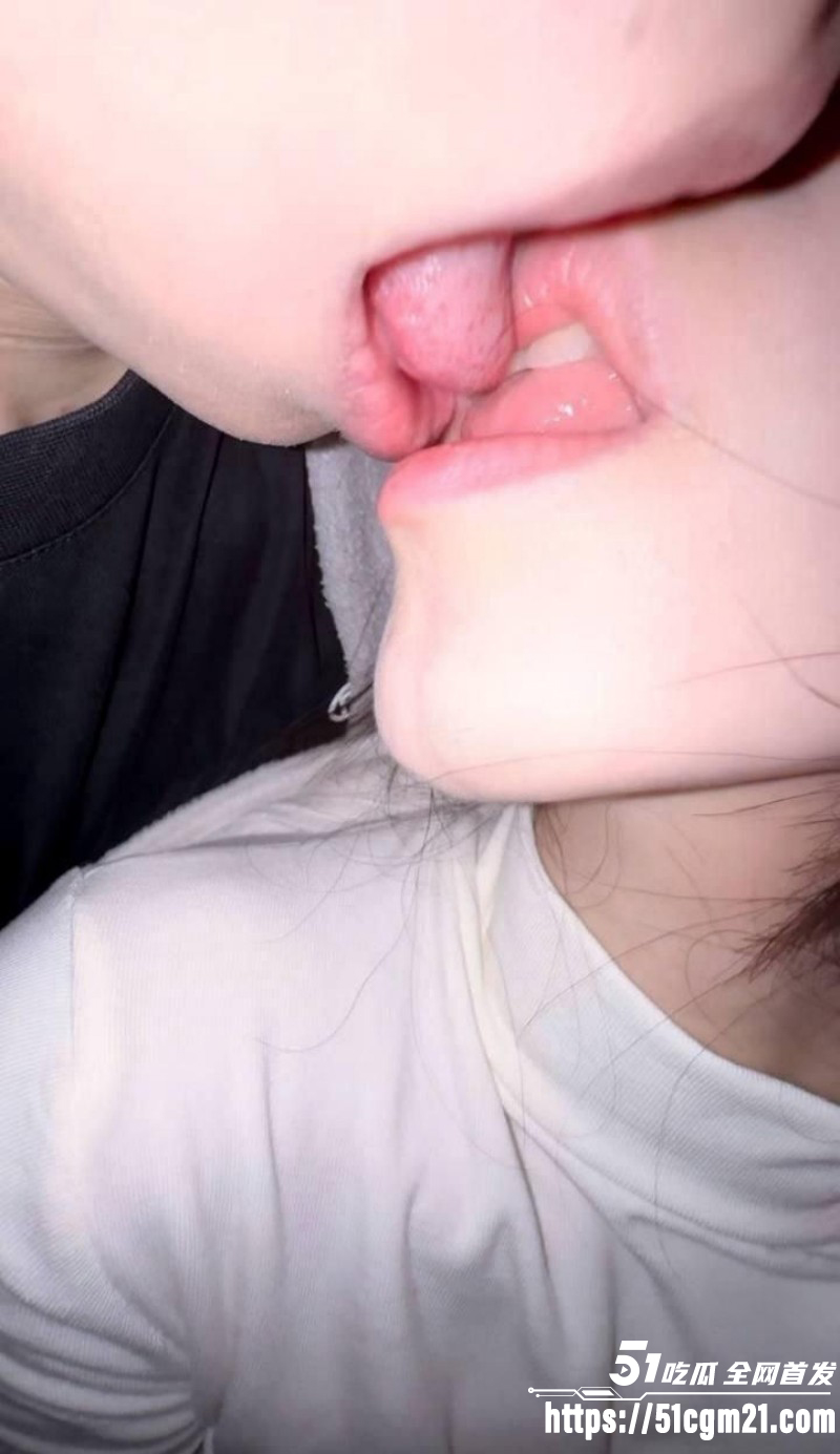 意淫自己妹妹和妹妹天桥做爱03