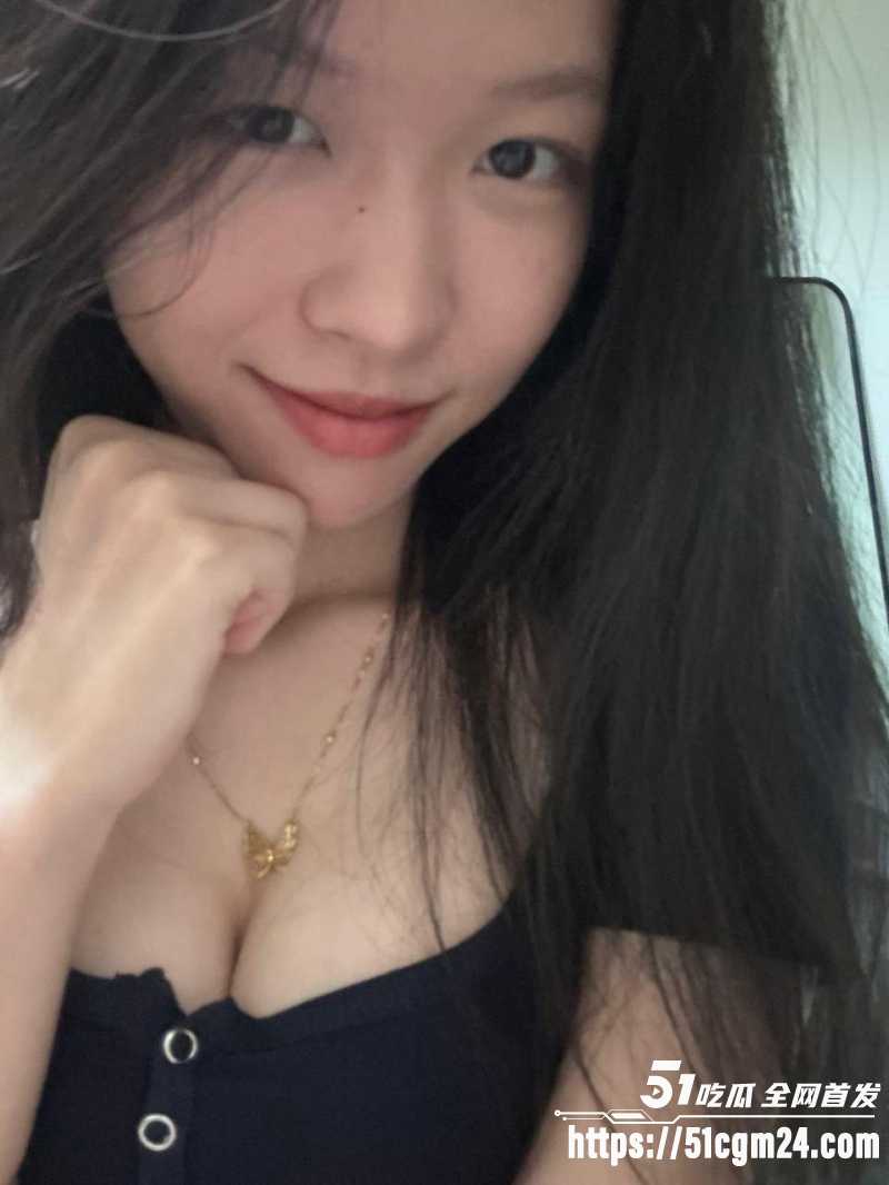 武汉大学大一美女钟淑玥 3