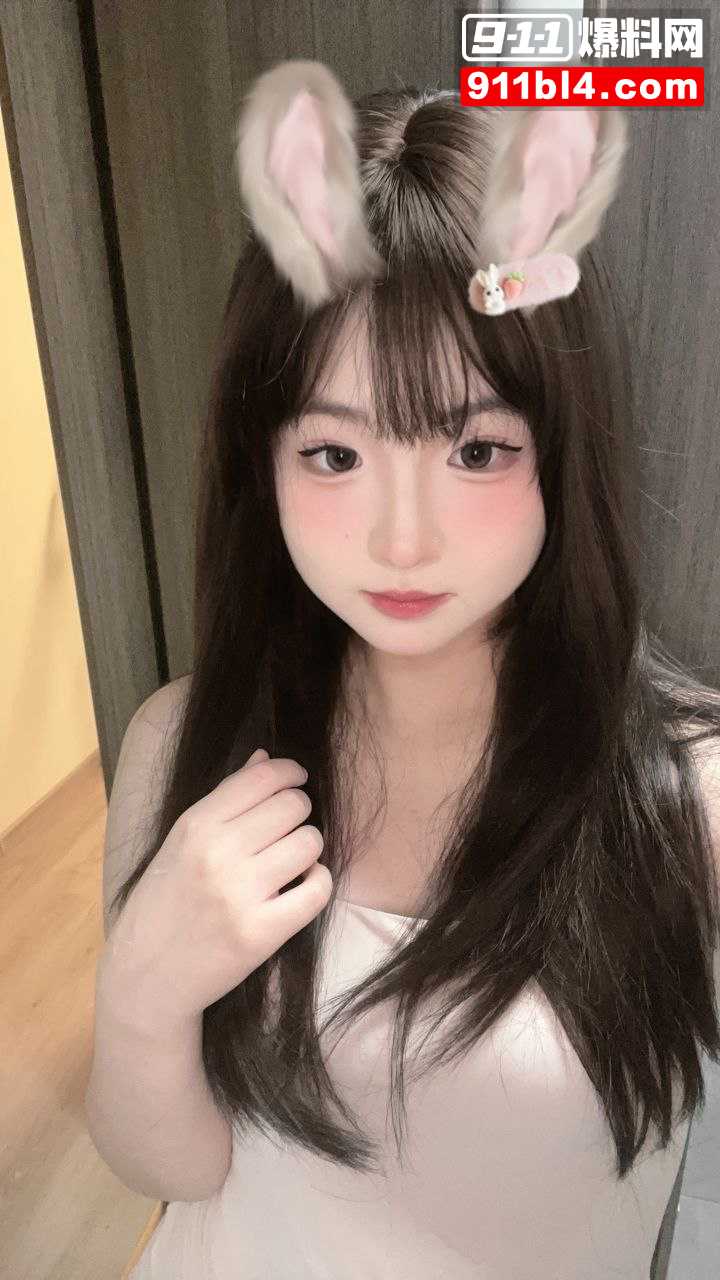 微胖小嫩妹惨遭渣男强势蹂躏泄露1