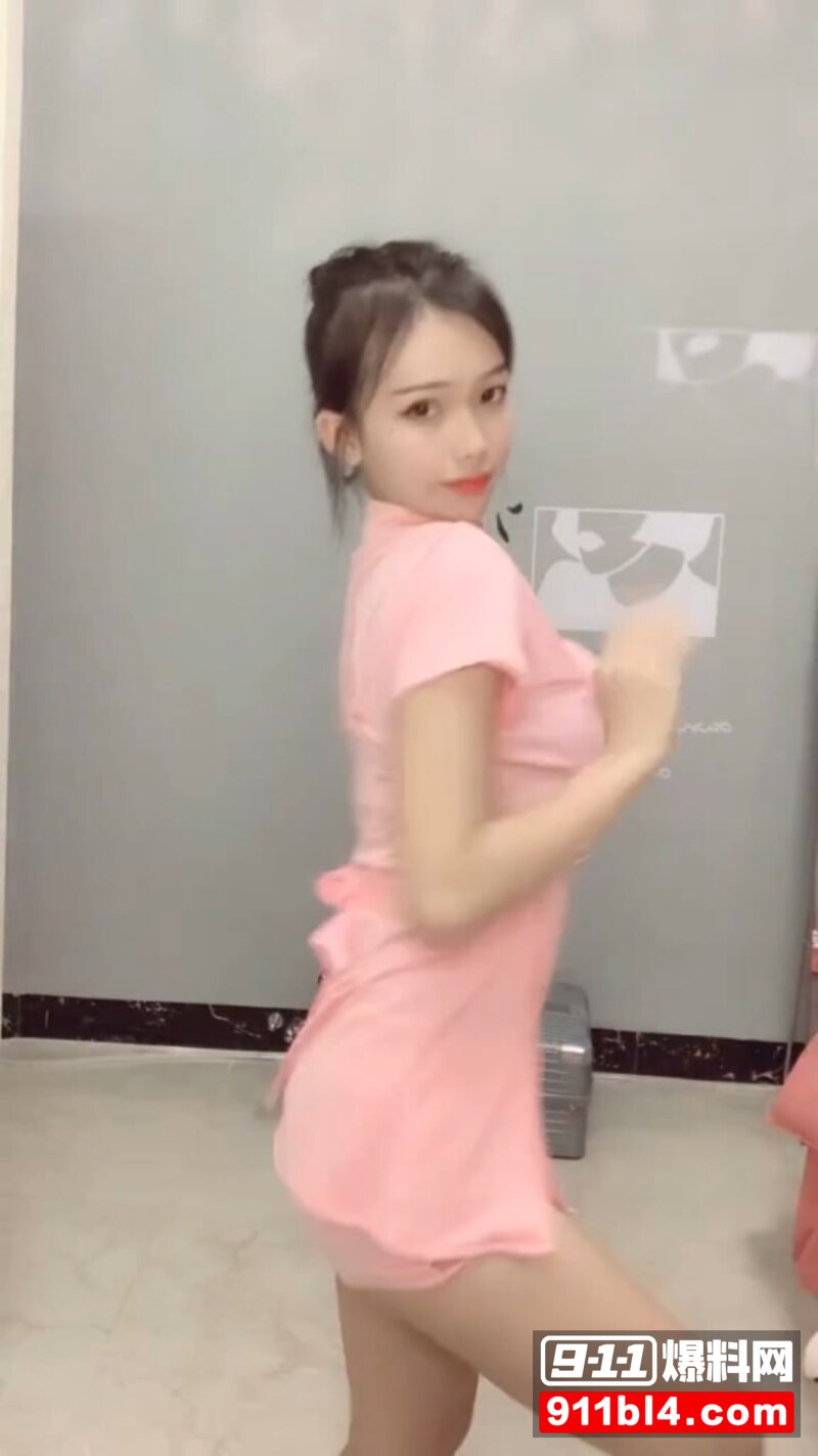 小霜霜巨乳热舞 4