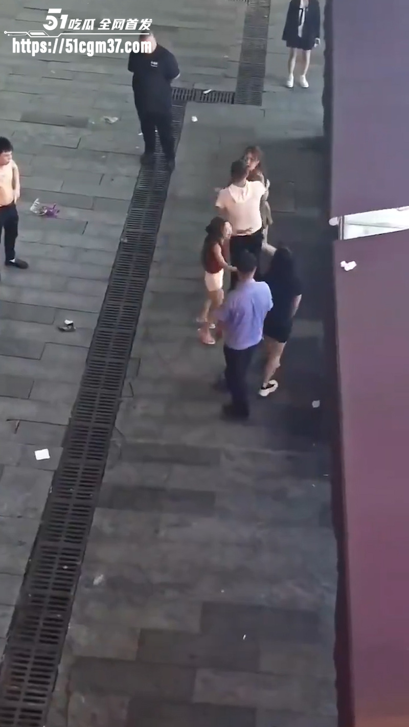 双女街头互殴 1 双女街头互殴 1