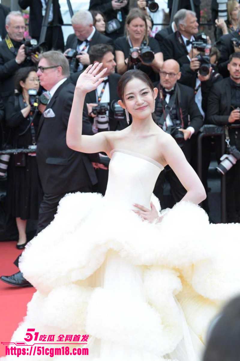 万千惠拿裸照当婚礼迎宾照012