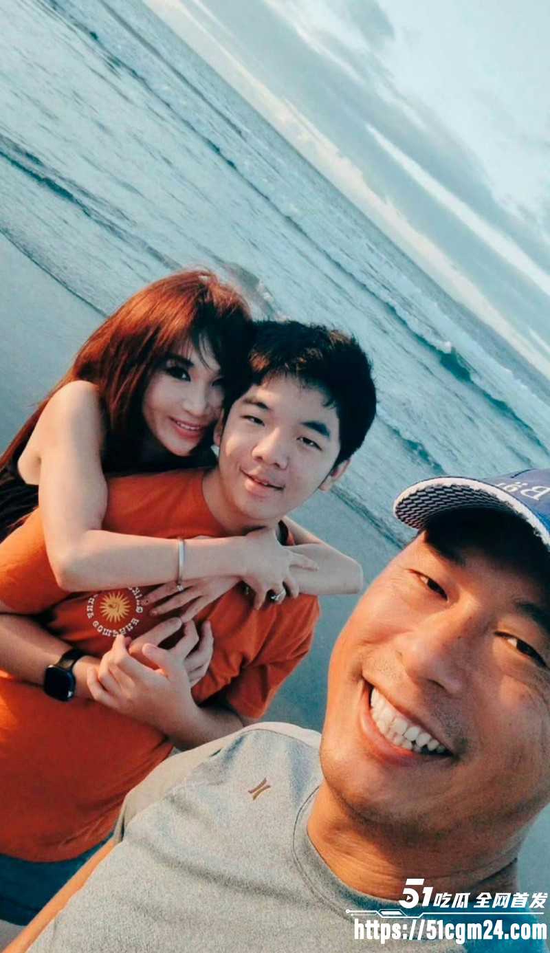 温碧霞生日现场遭养子强吻013