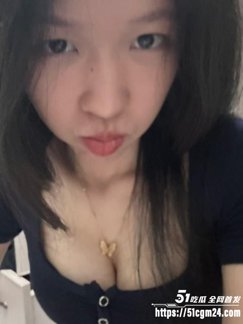 武汉大学大一美女钟淑玥 4