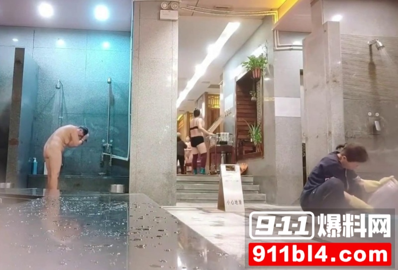 顶级反差女神 偷拍洗浴1 顶级反差女神 偷拍洗浴1