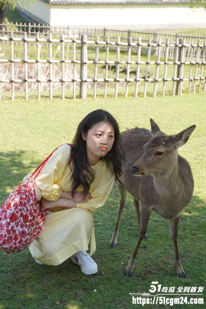 大三学生妹被金主包养私拍 2