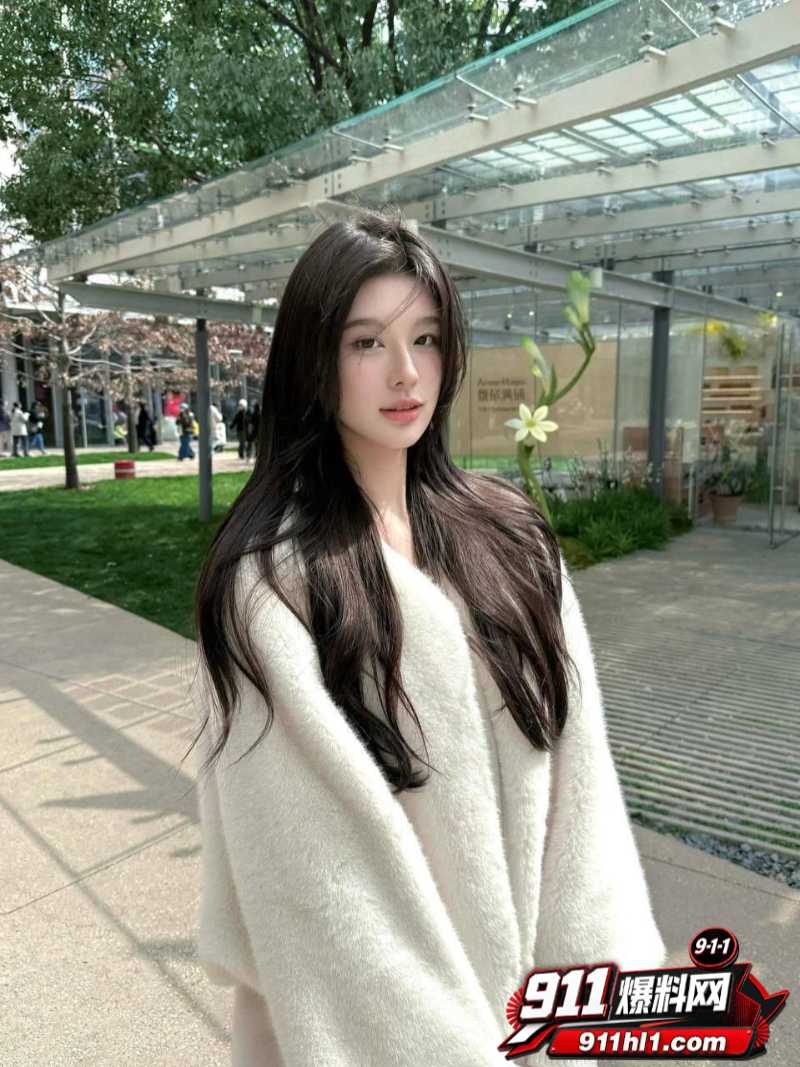 我的枪好长 约炮红色露乳情趣奶妹2