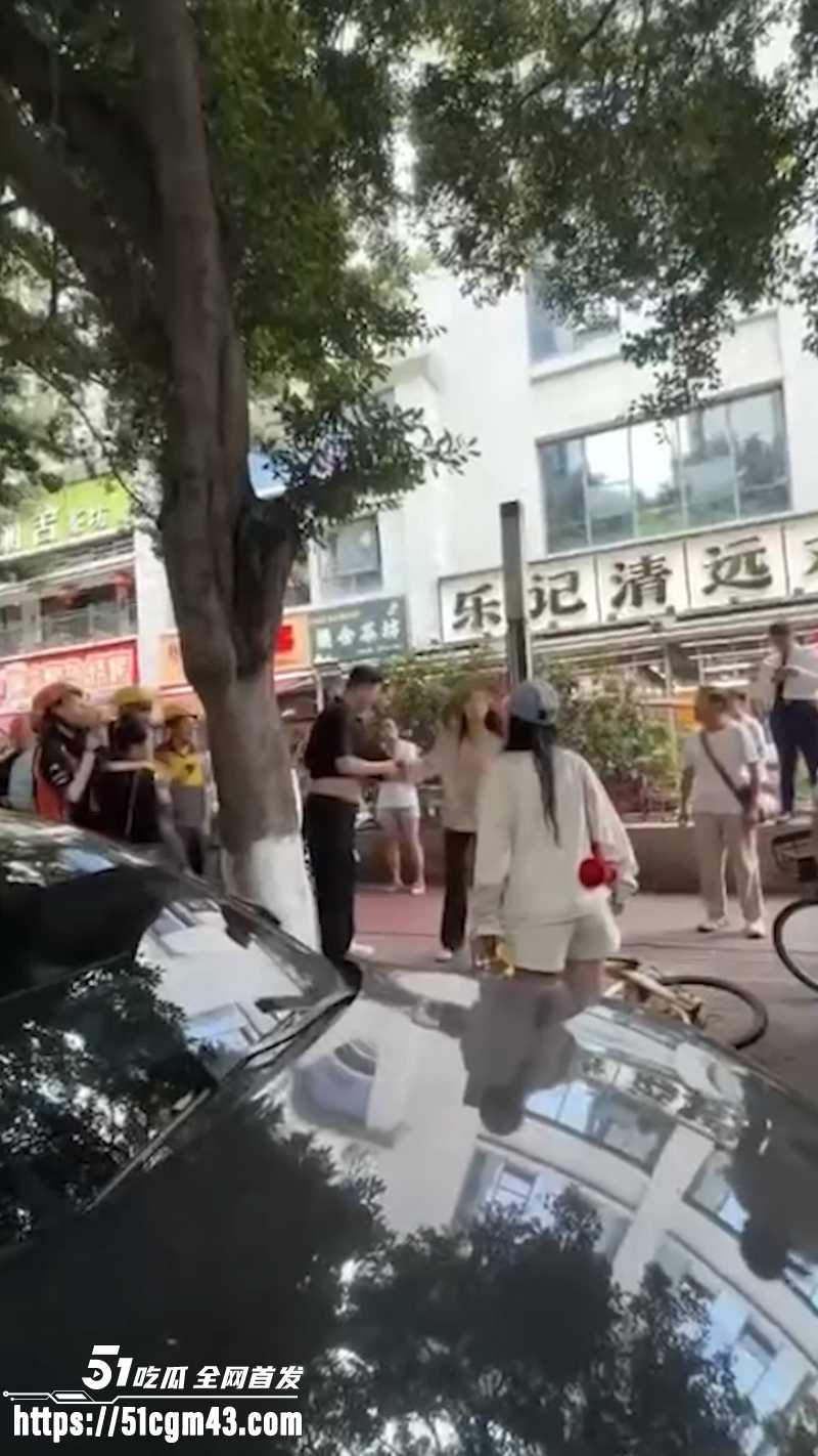 原配当场抓奸丈夫出轨 小三公开承认身份 5 原配当场抓奸丈夫出轨 小三公开承认身份 5