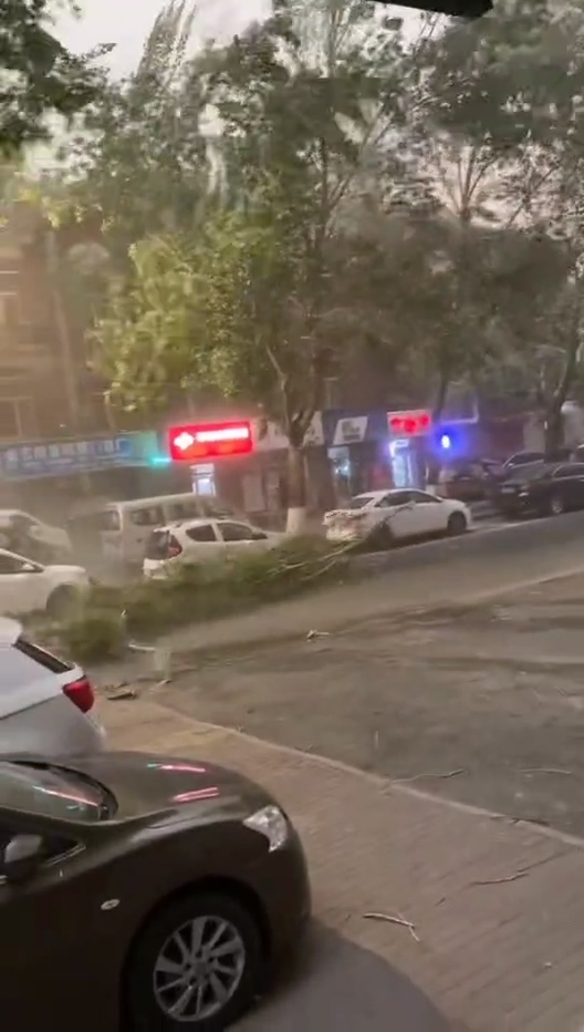 超强沙尘暴突袭冰城哈尔滨遮天蔽日秒变末世废土电影