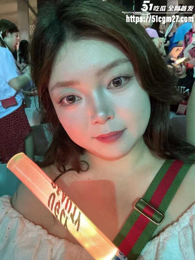 00后户外教练杨薇雅背着公司约炮客户1