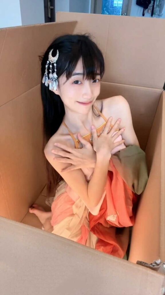 35万粉丝b站清纯网红李晴雪Shirley塌房9分不雅视频曝光