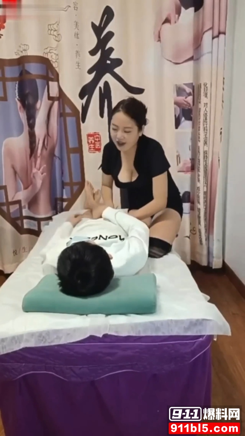 按摩店巨乳女技师霸王硬上弓 1 按摩店巨乳女技师霸王硬上弓 1