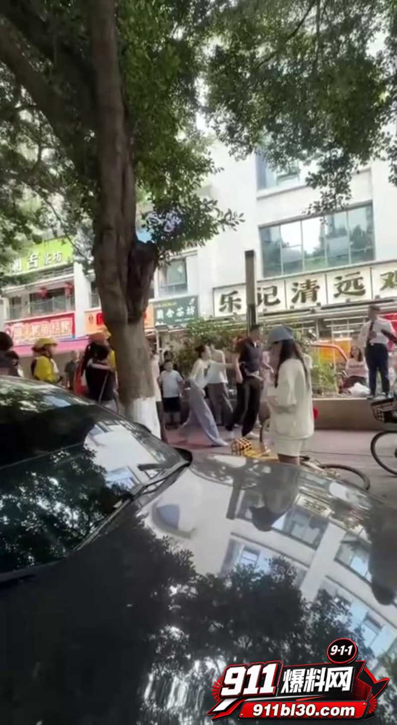 反差小三无耻公开身份 原配抓奸捉丈夫出轨1