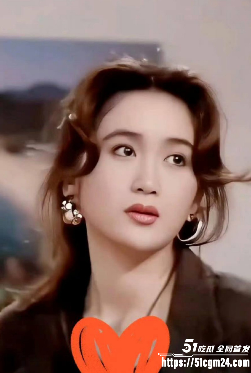 温碧霞生日现场遭养子强吻020