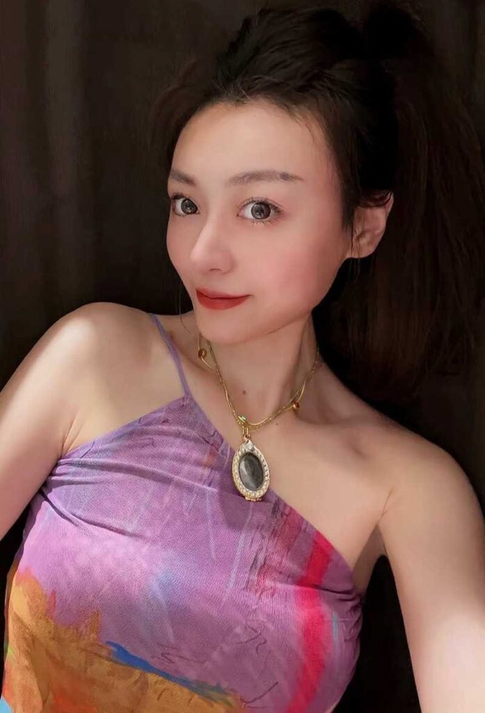 24万粉丝抖音网红漂亮蓉自曝被pua闺蜜男友联合背刺
