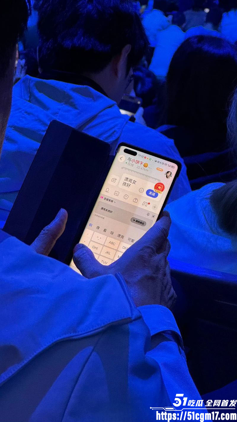 吉利发布会现场老年观众表演约炮 10
