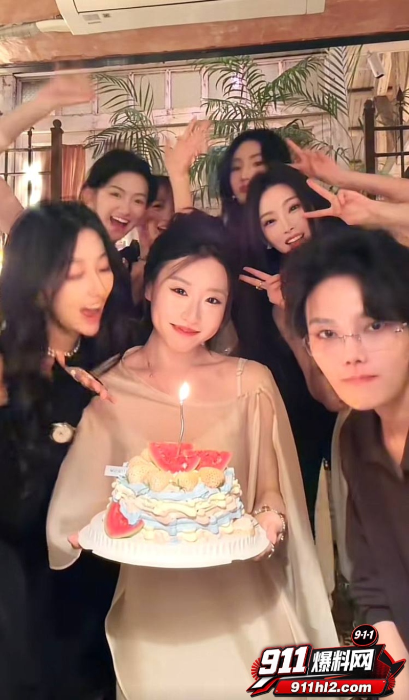 抖音21万粉女网红 凯凯kai 28 抖音21万粉女网红 凯凯kai 28
