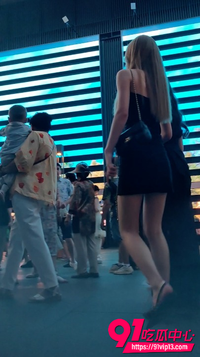 街拍抄底3