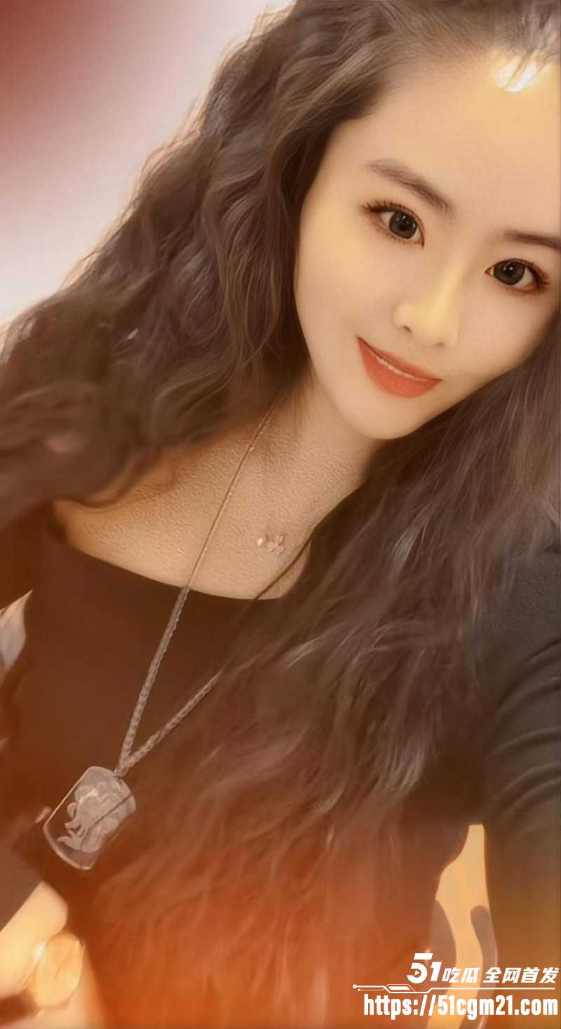 露出网黄妩媚婷儿早期福利02