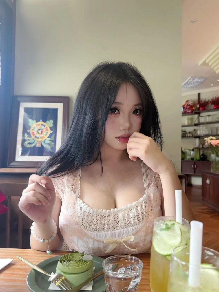 4万粉丝抖音超绝大杯网红伤感d欣福利小视频外流