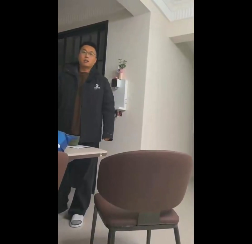 实锤河南安阳县女教师出轨小学同学2岁儿子非亲生