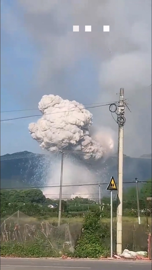 湖南浏阳烟花厂突发严重爆炸事故现场视频流出