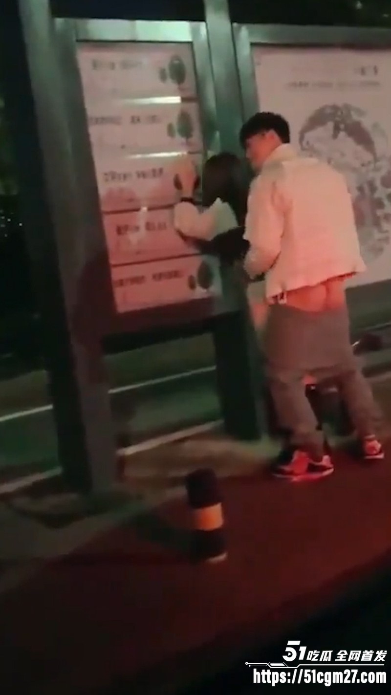 广东情侣 公交车站台野战 4